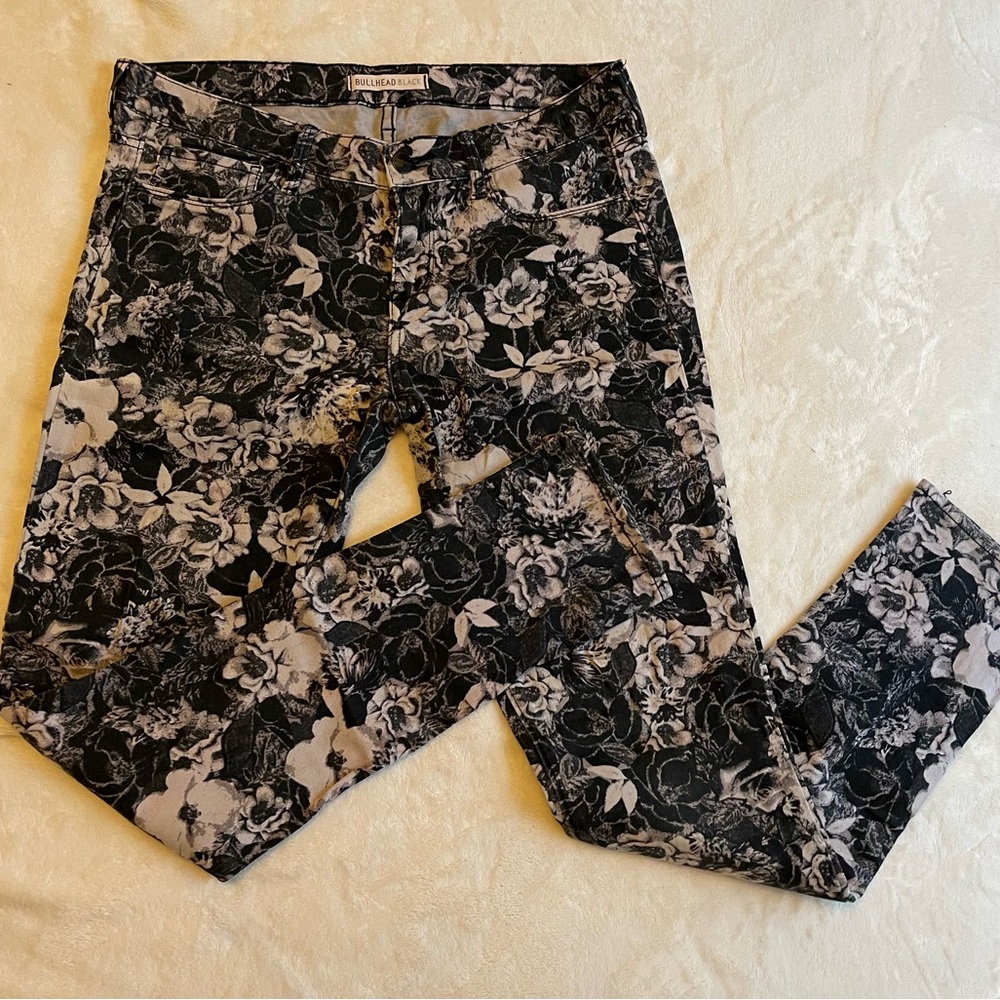 Bullhead Black 90s/Y2K Dark Romantic Floral Denim Jeggings Size 11 Rose Print